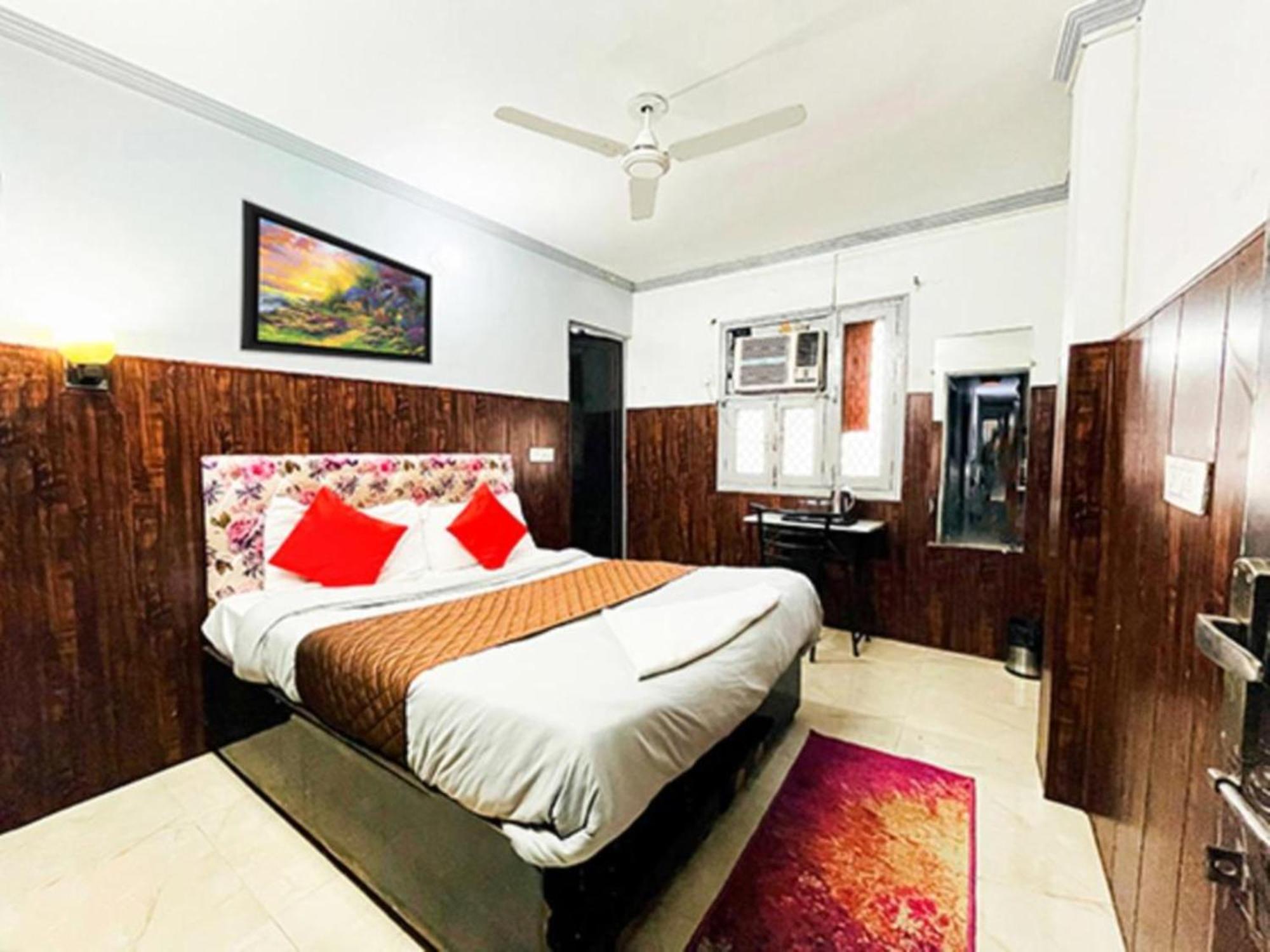 Hotel Niketan - Chanakyapuri